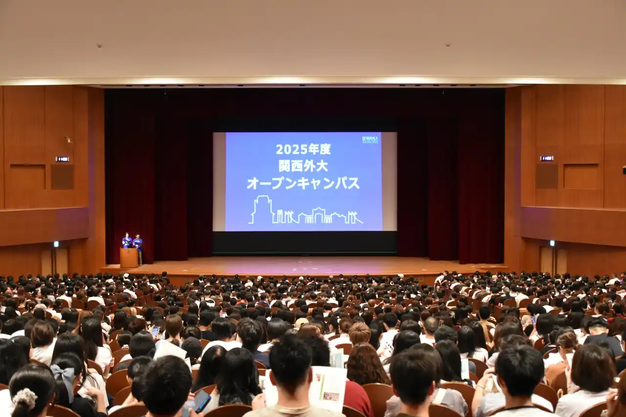 【関西外国語大学】 関西外国語大学（大阪府枚方市）で、今年度3回目となるオープンキャンパスが開かれ、約3,000人の高校生や保護者らが参加しました