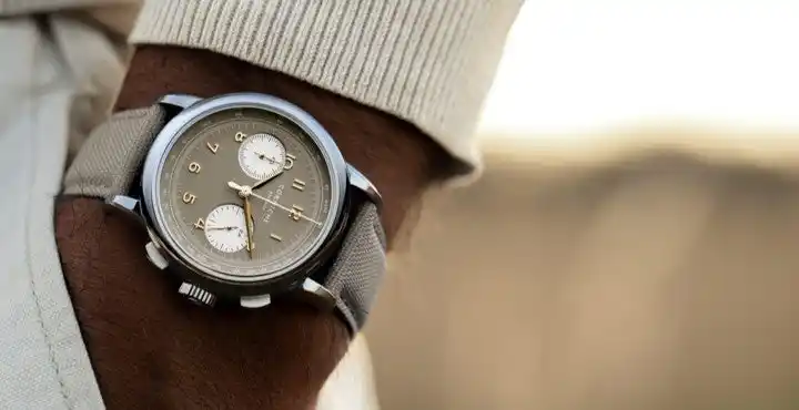 【株式会社ビヨンクール】 スウェーデン発のウォッチブランド「CORNICHE」 - 新作腕時計 サンドベージュで描く上品なミリタリークロノグラフ 『Sand MilitaireII』 発売