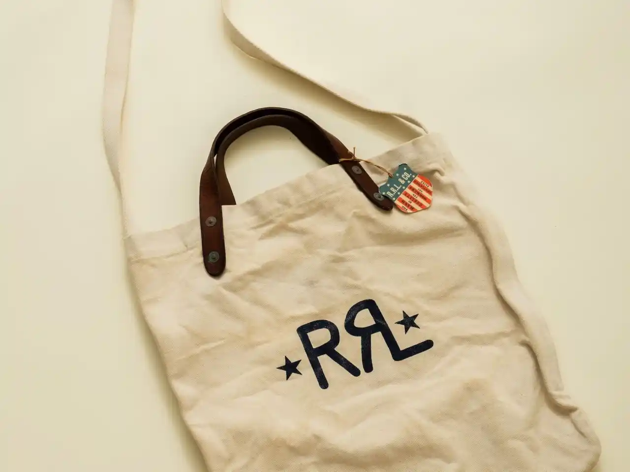 【株式会社リトルリーグ】 【ロンハーマン】ダブル アール エルのロゴをネイビーに変更した、ロンハーマンだけのスペシャルなマーケットトートを発売