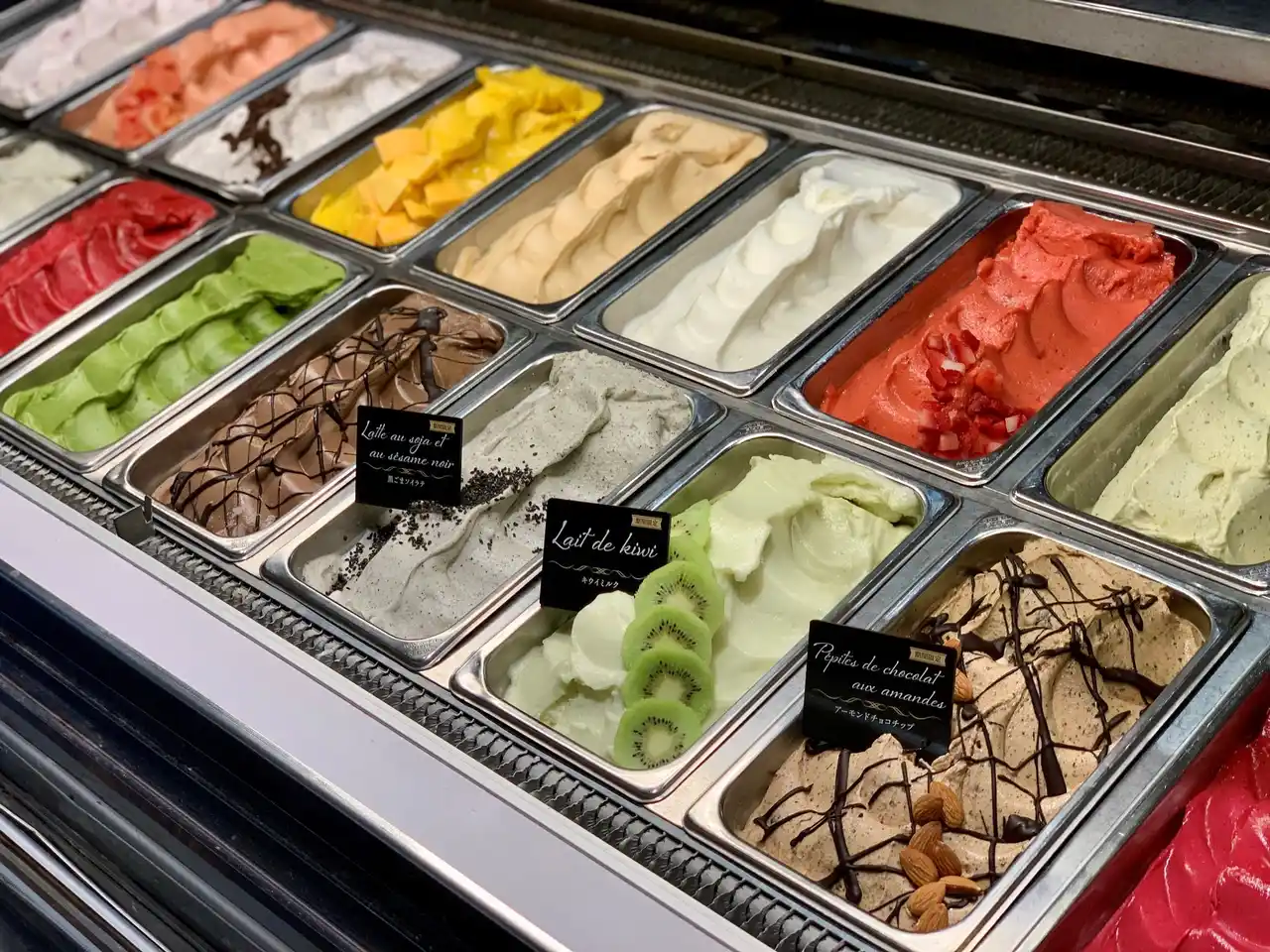 【2・3月限定】18種類の出来立てジェラートが食べられる焼肉店【プレミアムカルビ】