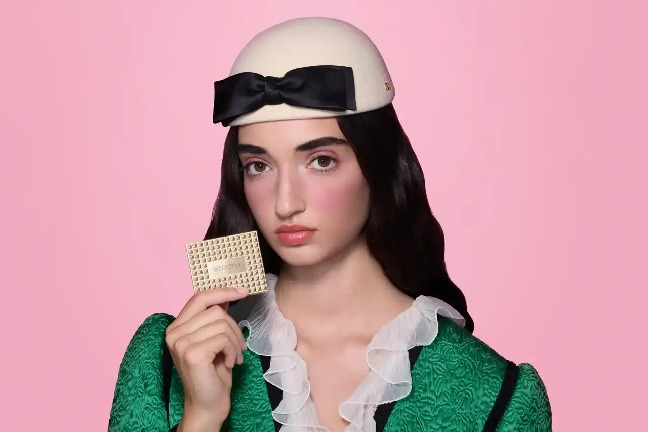 ヴァレンティノビューティの新たなチーク＆アイシャドウが登場 新作「カラークラッシュ」8色