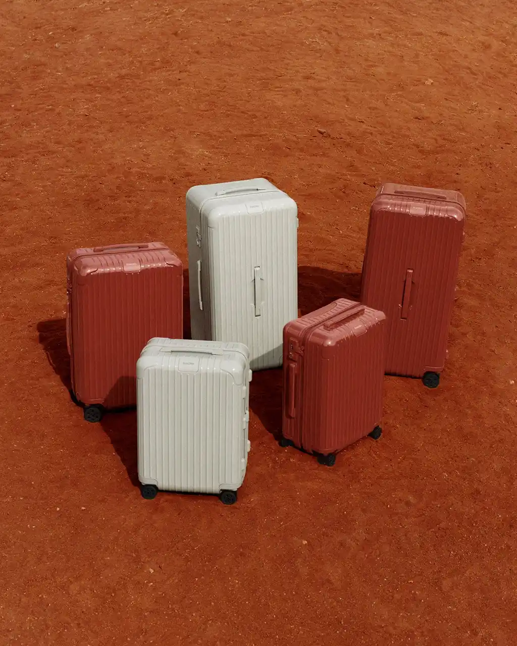 【RIMOWA】旅のスタイルを昇華させるシーズン限定色「テラコッタ」と「クレイ」を発表
