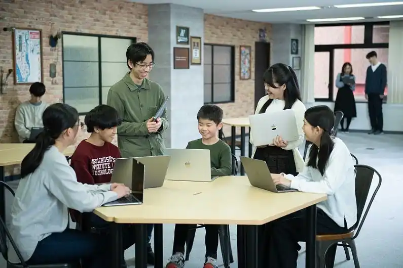 好きなことに没頭！「探求心旺盛な子」の強みをグングン伸ばそう！池袋コミュニティ・カレッジで探究心を刺激する夏の熱中体験	STEAM教育を中心に、未来の学びにつながる体験プログラムを約60講座ご用意！