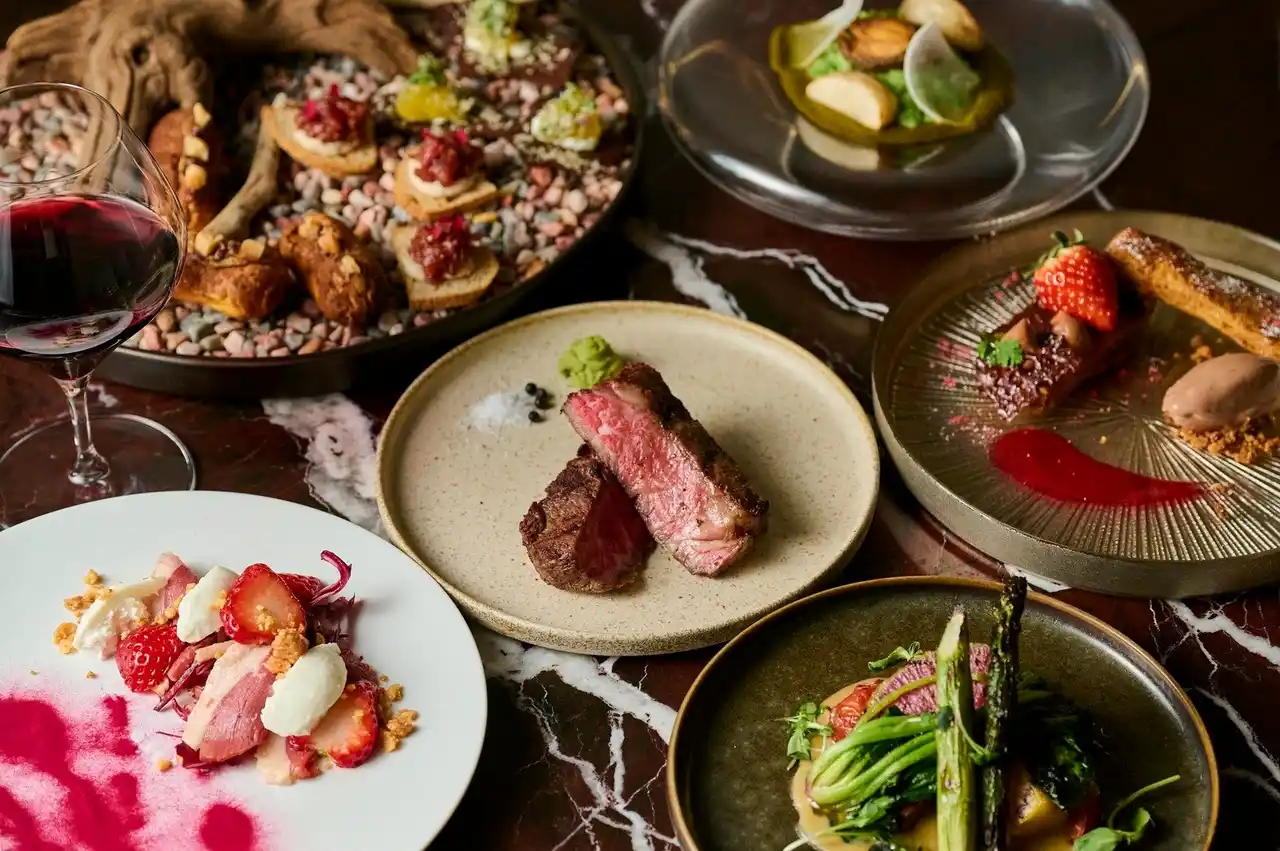 ハワイ発のフレンチビストロ『natuRe tokyo』で「苺×薪⽕」をテーマにした期間限定バレンタインコースの予約受付を開始