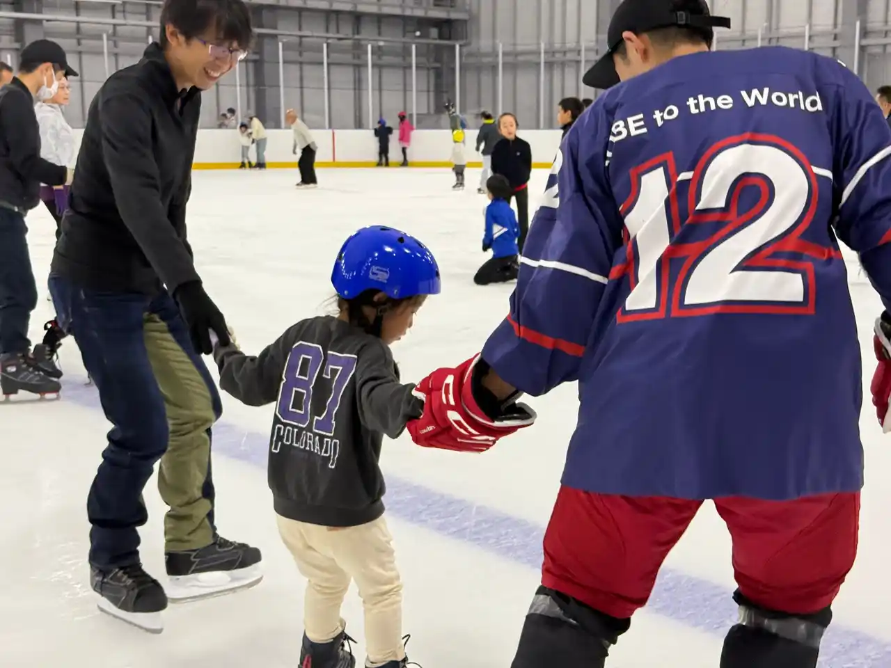 西日本初プロアイスホッケークラブが挑戦する「子どもたちの体験格差解消」に向けたクラウドファンディング始動!! 場所の制約を超えて体育館や公園を“小さなリンク”に変えていきます。