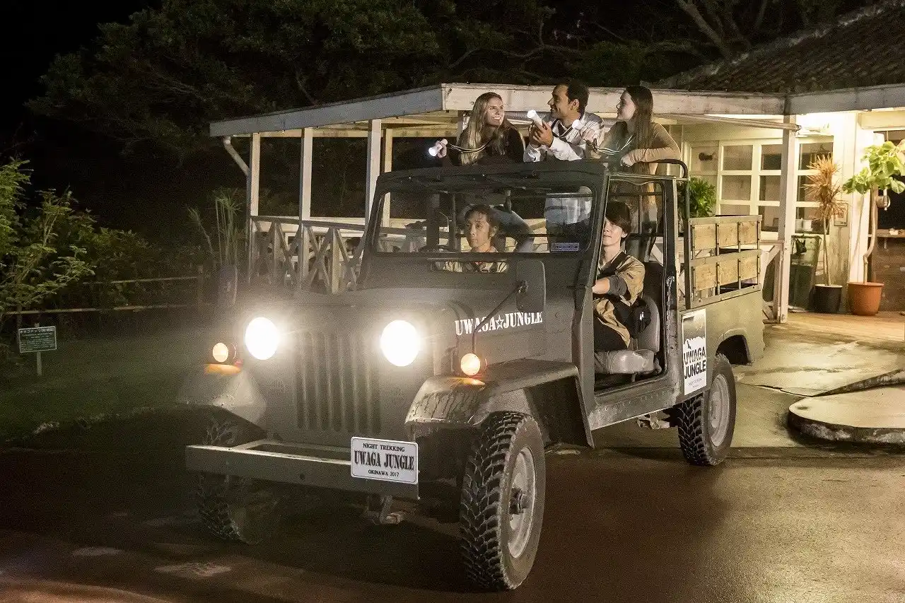 【ジャングルで感じる子どもの成長】ライト片手に夜の森を歩く冒険へ。特別な夜、家族で「今年一番の思い出」を作りませんか？