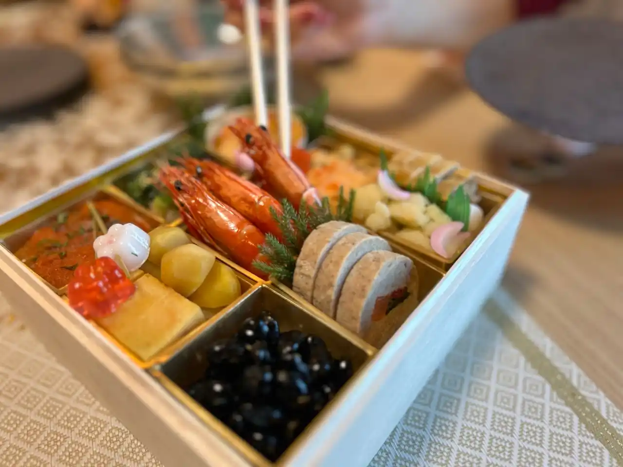 【株式会社コスモスホテルマネジメント】 訪日旅行者は、日本の”静かな正月”をどう過ごす？ ～にぎわいと静けさが交差する年末年始、家族で楽しむ伝統行事体験をMIMARUが提案～