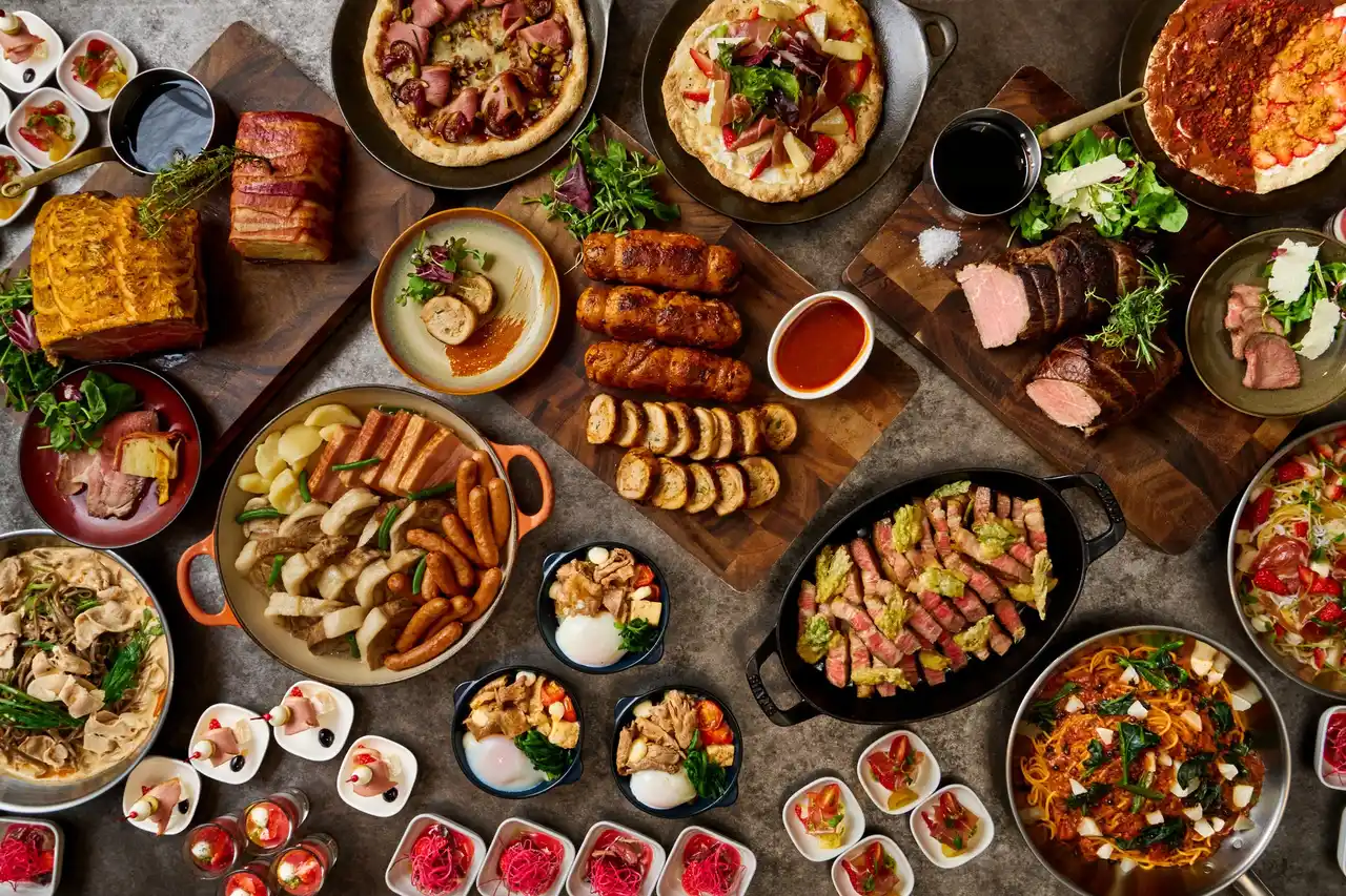 【ホテルヴィスキオ大阪】ライブキッチンのできたて肉料理といちごのスイーツ＆創作料理が楽しめる「ごほうびランチブッフェ～肉×いちご～」開催