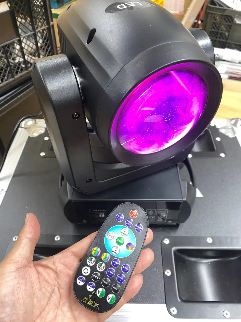 【ヴィーナスレーザー株式会社】 新製品 リモコンで制御可能な150Wムービングライト「VL-150W-Moving-IR」照明卓やDMXを使わずにムービングライトを制御できます。ホストクラブやガールズバー・カラオケ店などにおすすめ！