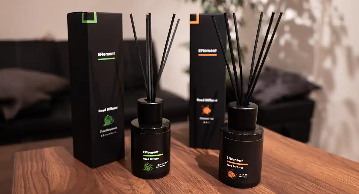 香りのライフスタイルブランド「EFlement」から「リードディフューザー 金木犀」「リードディフューザー 土佐ベルガモット」が新登場！