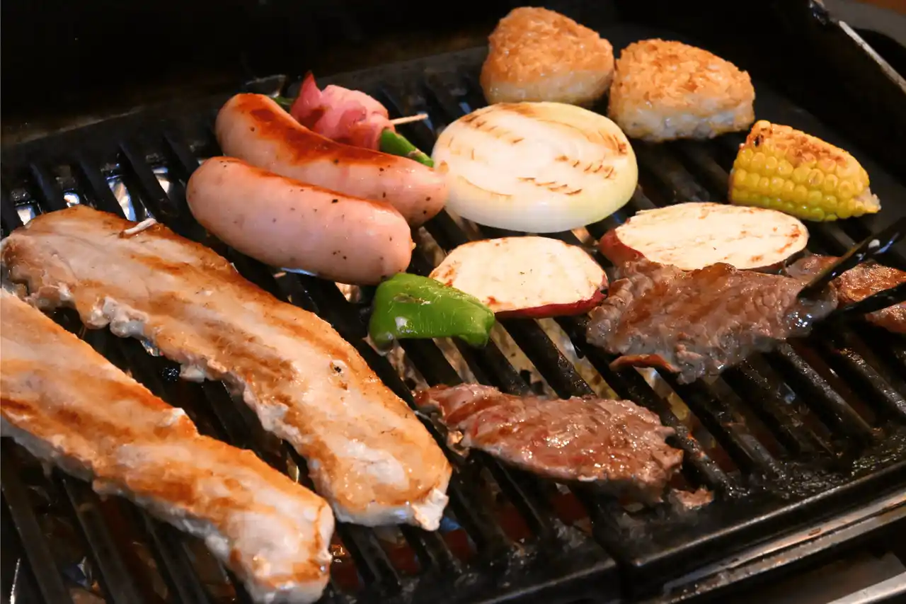 【ウッドデザインパーク株式会社】 【名古屋・野並】ファミリー歓迎＆最大100名の団体利用も可能なウッドデザインパーク野並店で“飲み放題付き屋内持ち込みBBQ”を開始しました。