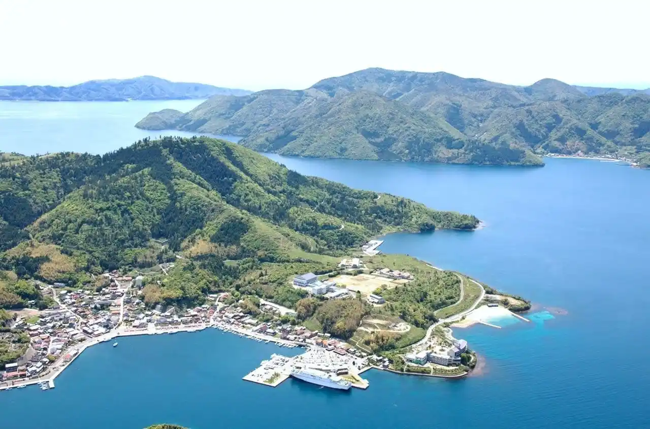 日本初！「教員の島留学」始動。隠岐島前高校が、教員を「教える人」から「探究する人」へ再定義する。