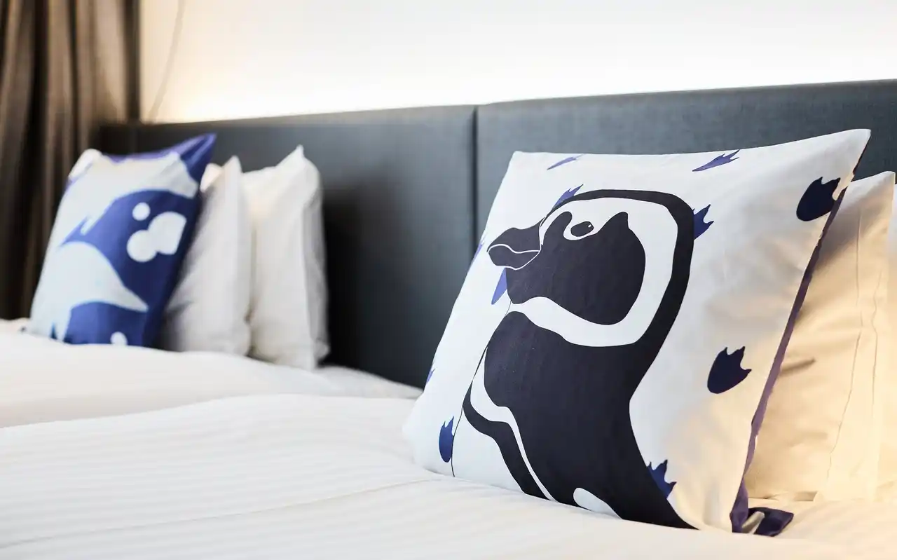 【ホテルインターゲート大阪 梅田】×大阪芸術大学　神戸須磨シーワールドをテーマにしたアートルーム「都会に潜む夜の海」販売開始　ご利用期間：2026年1月5日（月）～