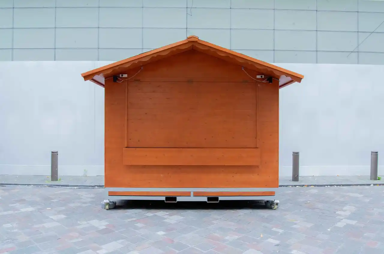 【特許出願中】イベント空間を革新する「ZATOオリジナル ヒュッテ」登場。組立10分・導入コスト1/10。申請手続きの負担を軽減した、新型木製ブース（ヒュッテ）を開発