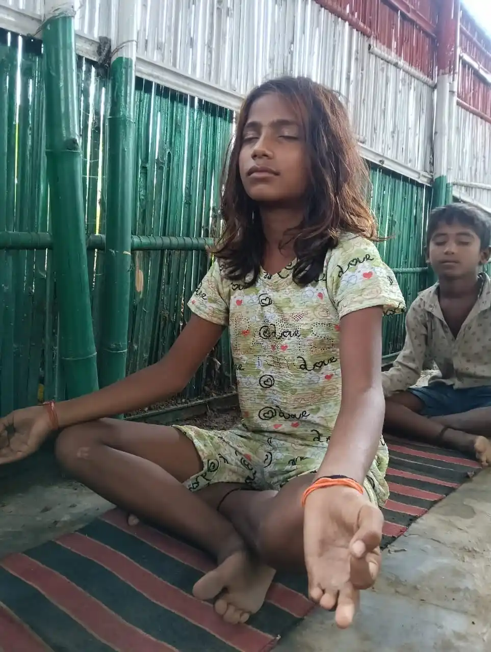 【NPO法人結び手】 インドの路上生活の子どもたちに「生きる力」を届ける--結び手、ユニセフの教材を活用したモラル・ライフスキル教育を開始