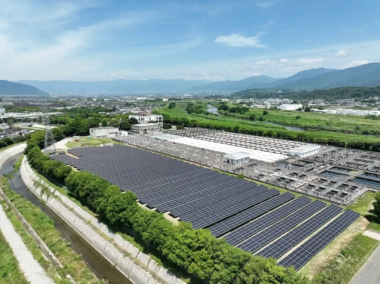 甲府市・昭和町の4浄水施設における太陽光発電設備導入