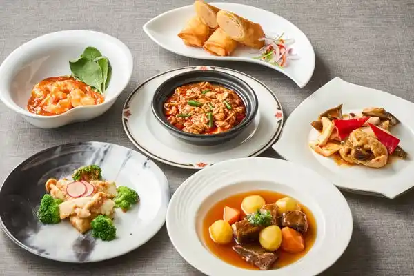 【ホテルメトロポリタン】主菜とお食事を自由に組み合わせて味わえる人気の「翡翠(ひすい)ランチ」