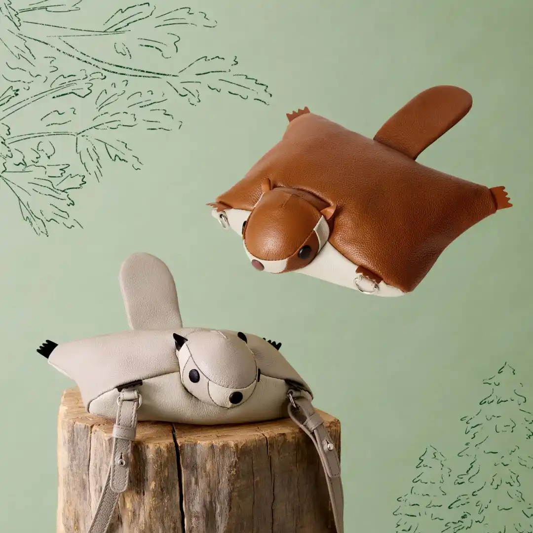 【株式会社マザーハウス】 モモンガのポーチが仲間入り。体にぴたっと、愛らしい相棒。