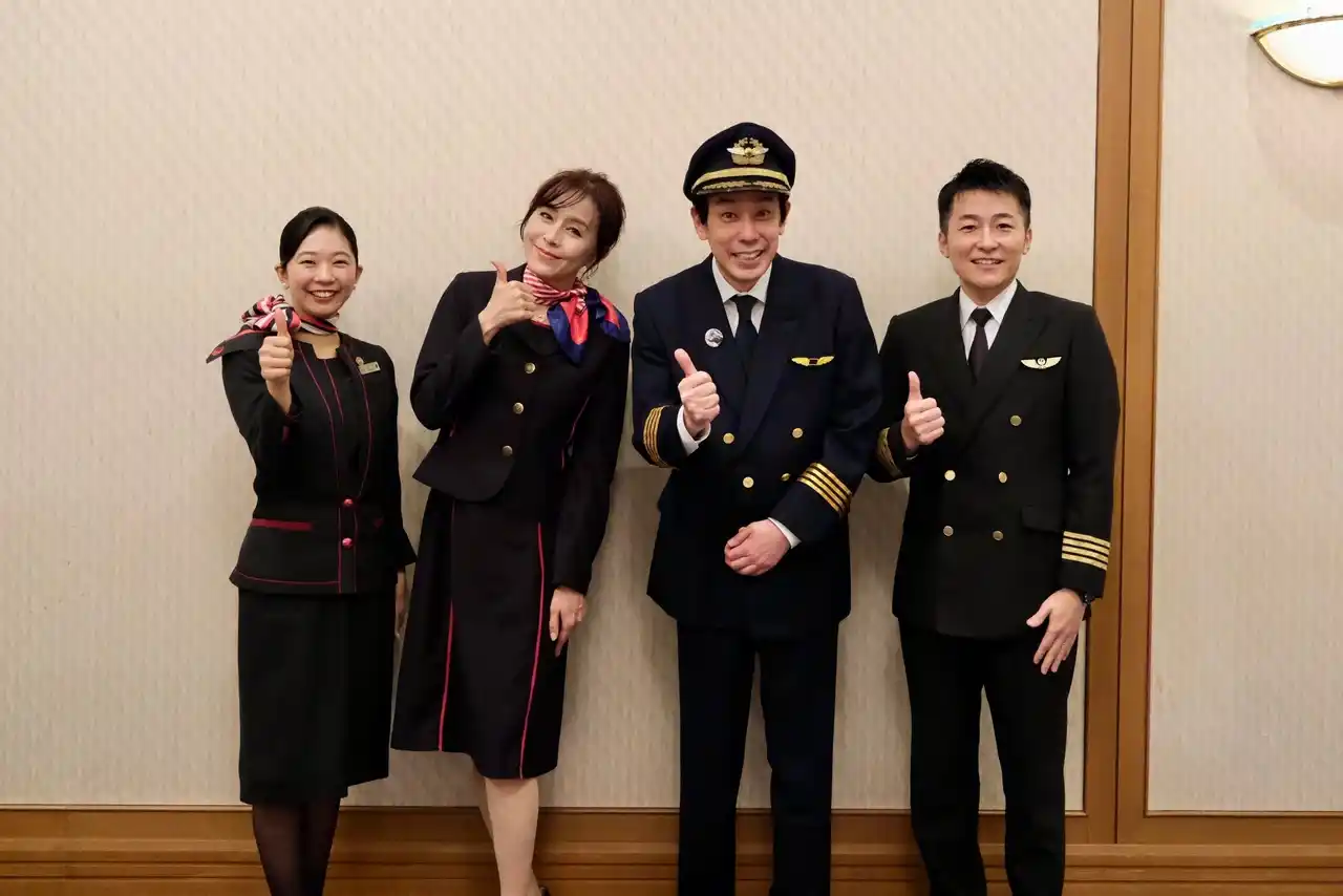 【朝日放送ラジオ株式会社】 絶景フライトに大興奮！浦川泰幸・杉本彩と出雲・富士・伊勢を巡るチャーターフライト企画、「エアボーン！」の掛け声とともにテイクオフ！