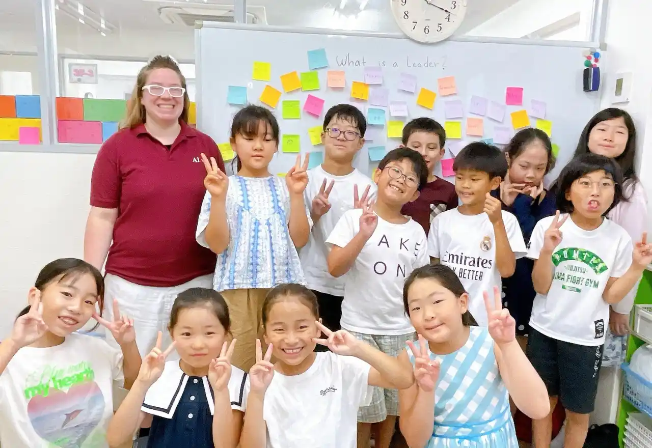 【株式会社アライブ】 子どもたちが選んだリーダーは“身近な先生” ～アライブが小学生向けリーダーシップ教育を英語で開催～