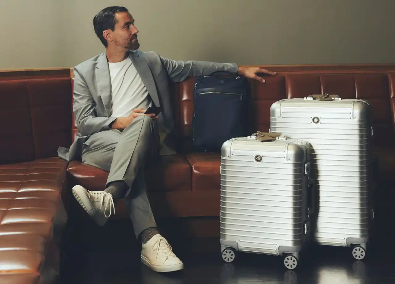 【エース株式会社】 高級感と機能性を兼ね備えた、オロビアンコ初のアルミラゲージ「MOVENZA」新登場