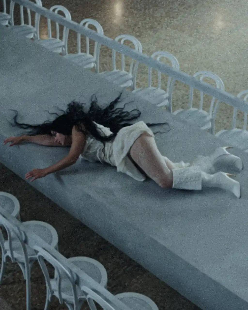 【McQueen】チャーリーxcxがマックイーンを着用