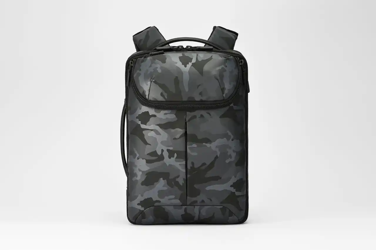 【エース株式会社】 「ace.」から、多様化するワークスタイルに対応する、３層構造の大容量リュック「デュアルポーズ」に迷彩柄限定モデル登場