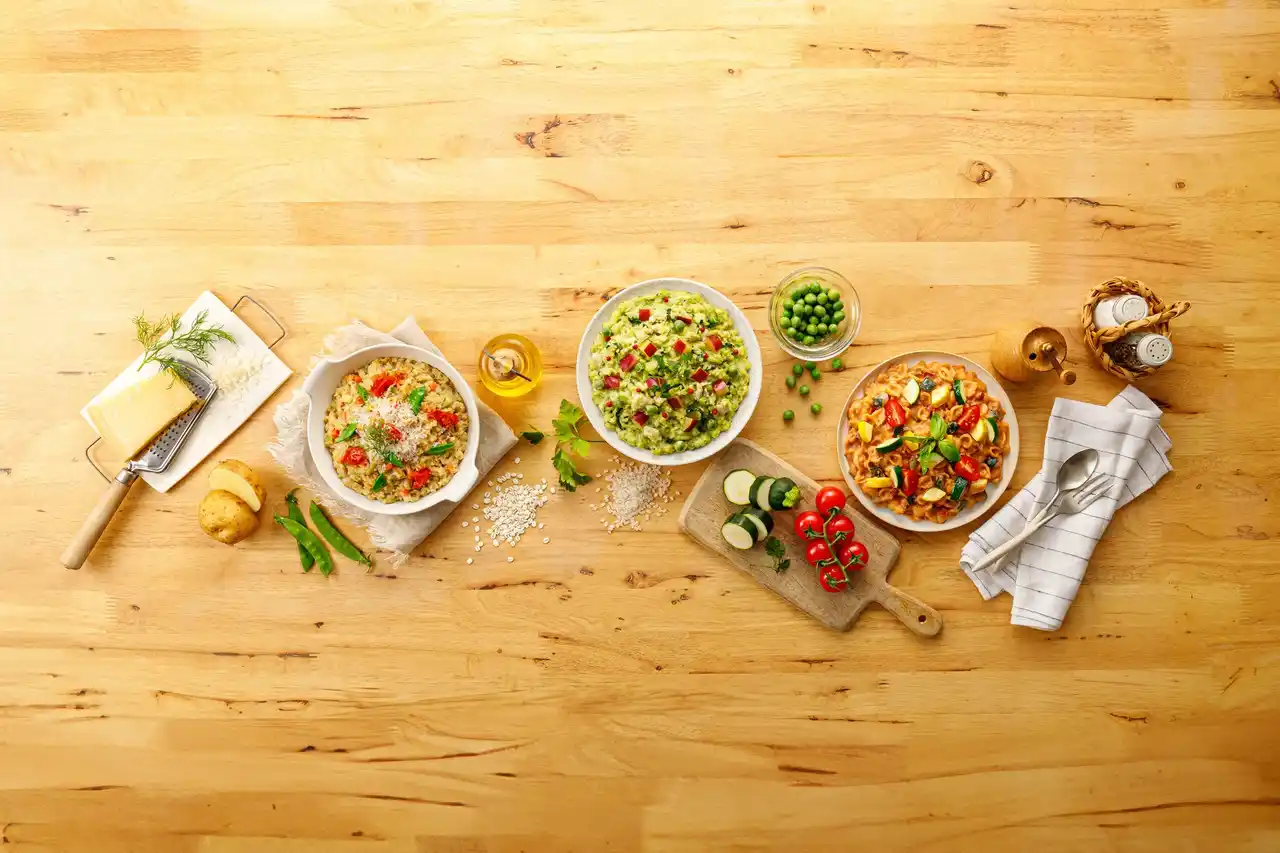 【株式会社カインズ】 カインズから新発売！わんちゃんと飼い主が一緒に食べられる冷凍食品「スマイリア 一緒に食べられる仲良しごはん」