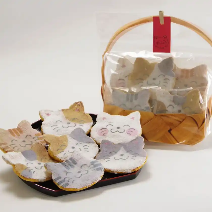 老舗煎餅店みなとやが“にゃんべい”で支援する保護猫譲渡サロン「もんにゃか」が開設3年で362頭を譲渡