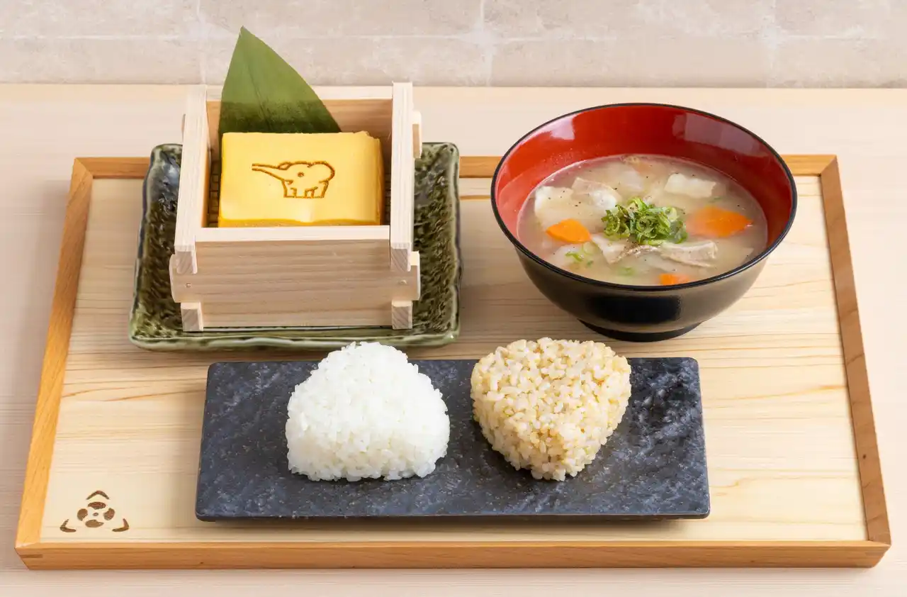 【象印マホービン株式会社】 大阪・京橋の商業施設「コムズガーデン」に「象印銀白おにぎり 京橋店」9月1日（月）オープン