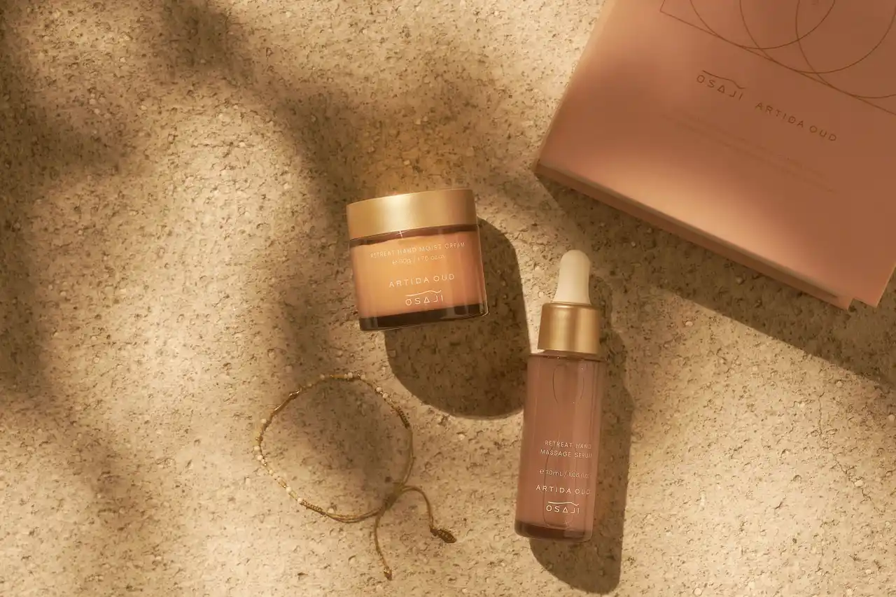 【リリース】OSAJI（オサジ）より、ジュエリーブランド「ARTIDA OUD（アルティーダ ウード）」とコラボレーションした限定セットをはじめとするコフレを2025年11月12日（水）より数量限定で発売。