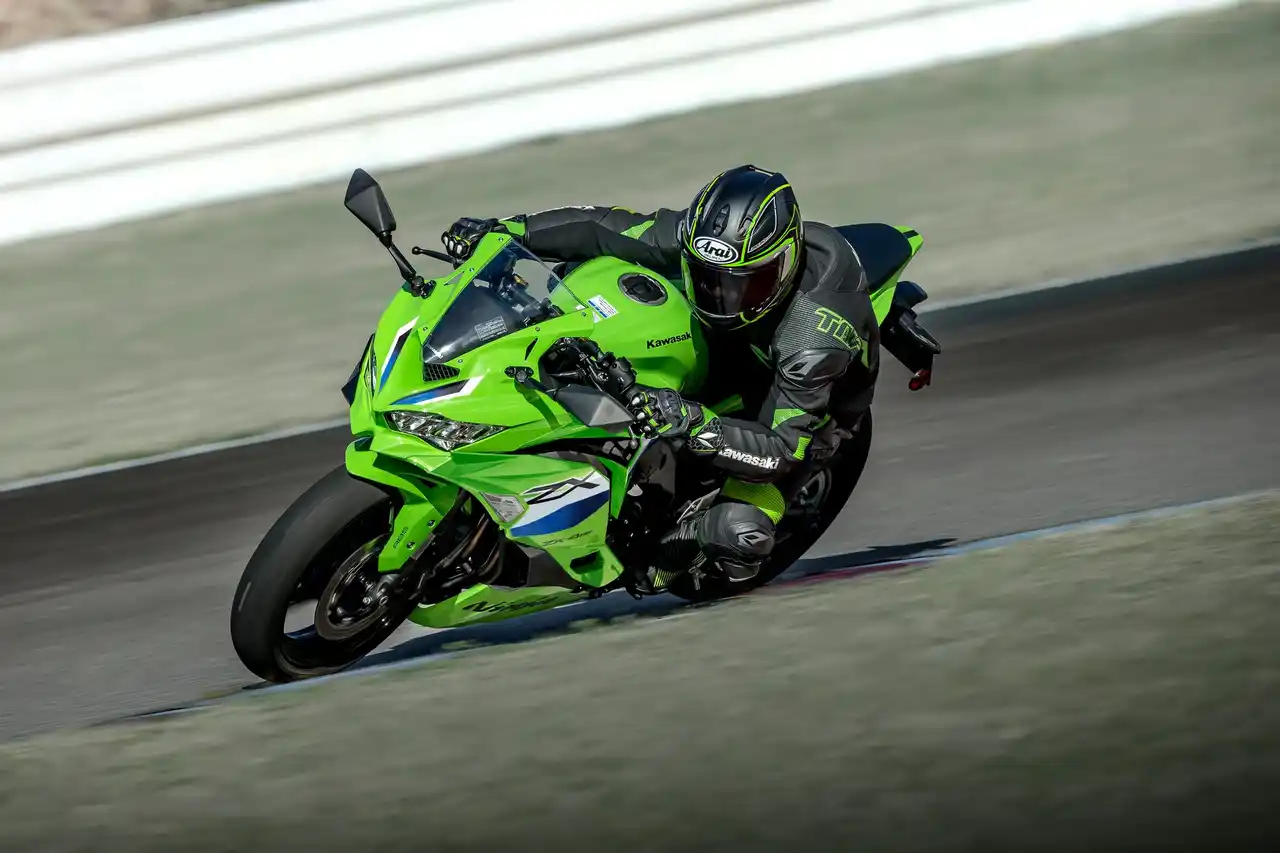 【株式会社カワサキモータースジャパン】 カワサキより2025年9月1日に「Ninja ZX-4R SE」「Ninja ZX-4RR」を新たなカラー＆グラフィックで発売