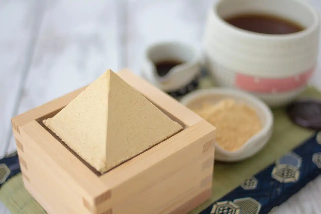 【HMJ】 【オリエンタルホテル福岡 博多ステーション】～ 枡の中に和のピラミッドが出現！新触感スイーツ ～「雫もち」を2025年9月1日（月）より販売開始