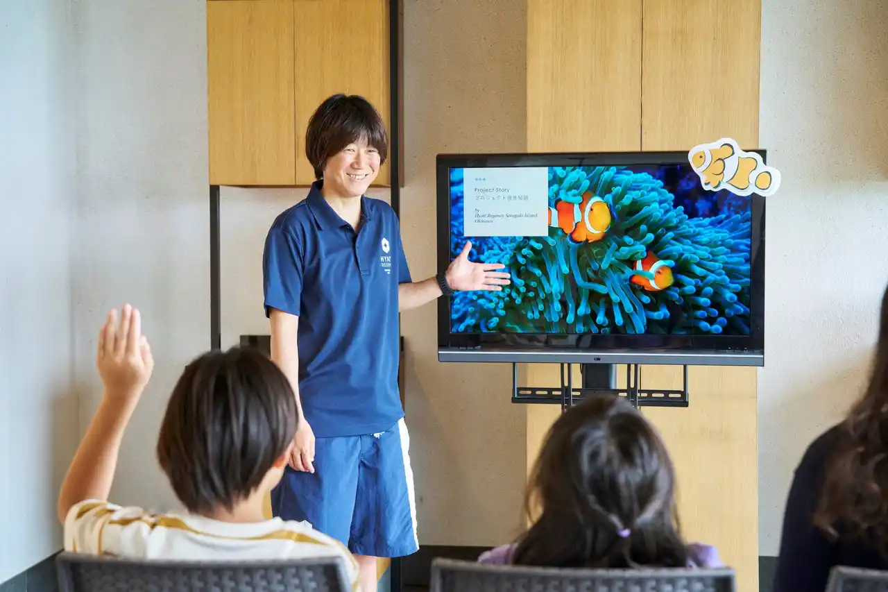 【ハイアット リージェンシー 瀬良垣アイランド 沖縄】 春休み企画！小学生を無料招待　未来の海を守る「瀬良垣島・クマノミ育成プロジェクト」SDGsイベントを開催