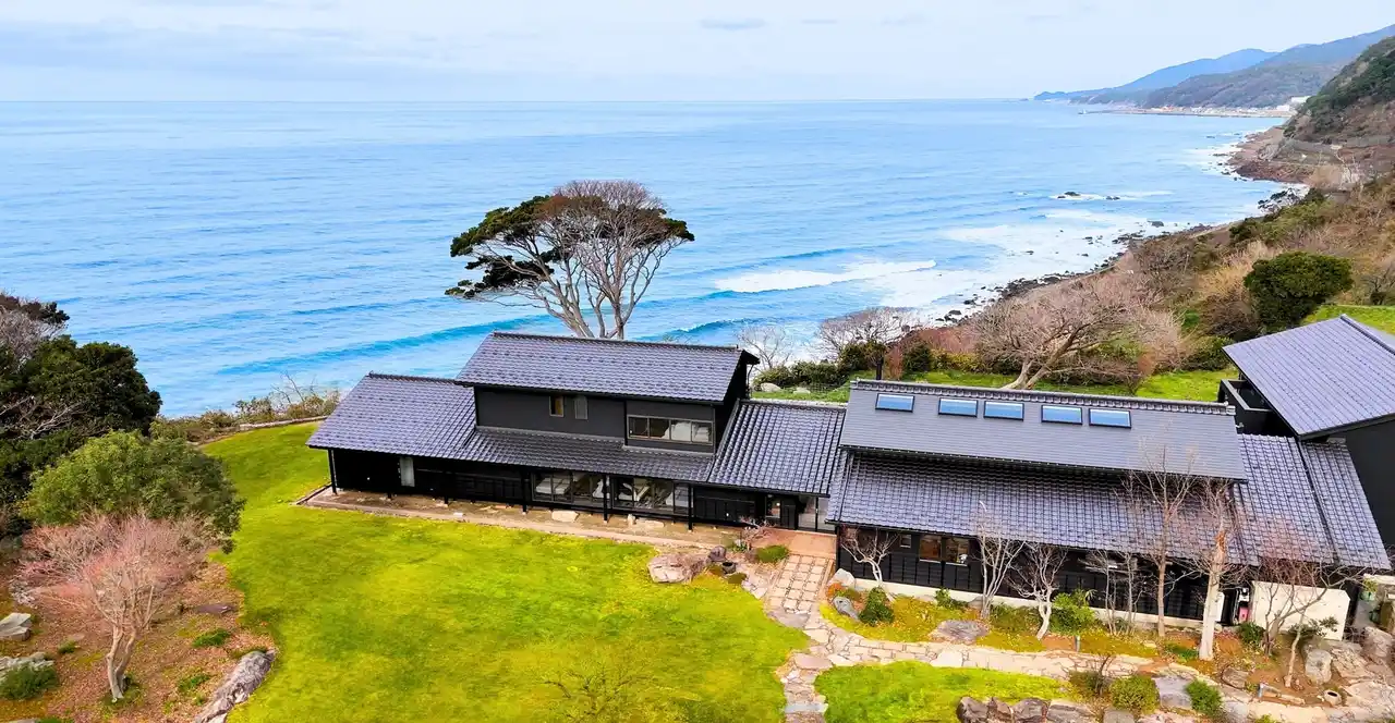 【福井市】 【福井県福井市】海・山の絶景を独り占め！ふるさと納税返礼品に越前海岸に今年オープンした一棟貸し宿泊施設が登場！