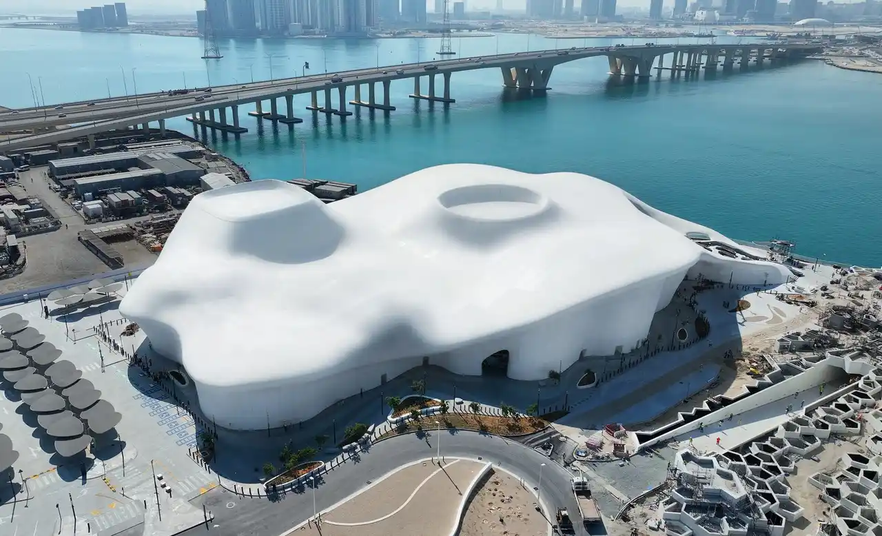 アブダビのサディヤット文化地区のミュージアム「teamLab Phenomena Abu Dhabi」、建築概要を公開。