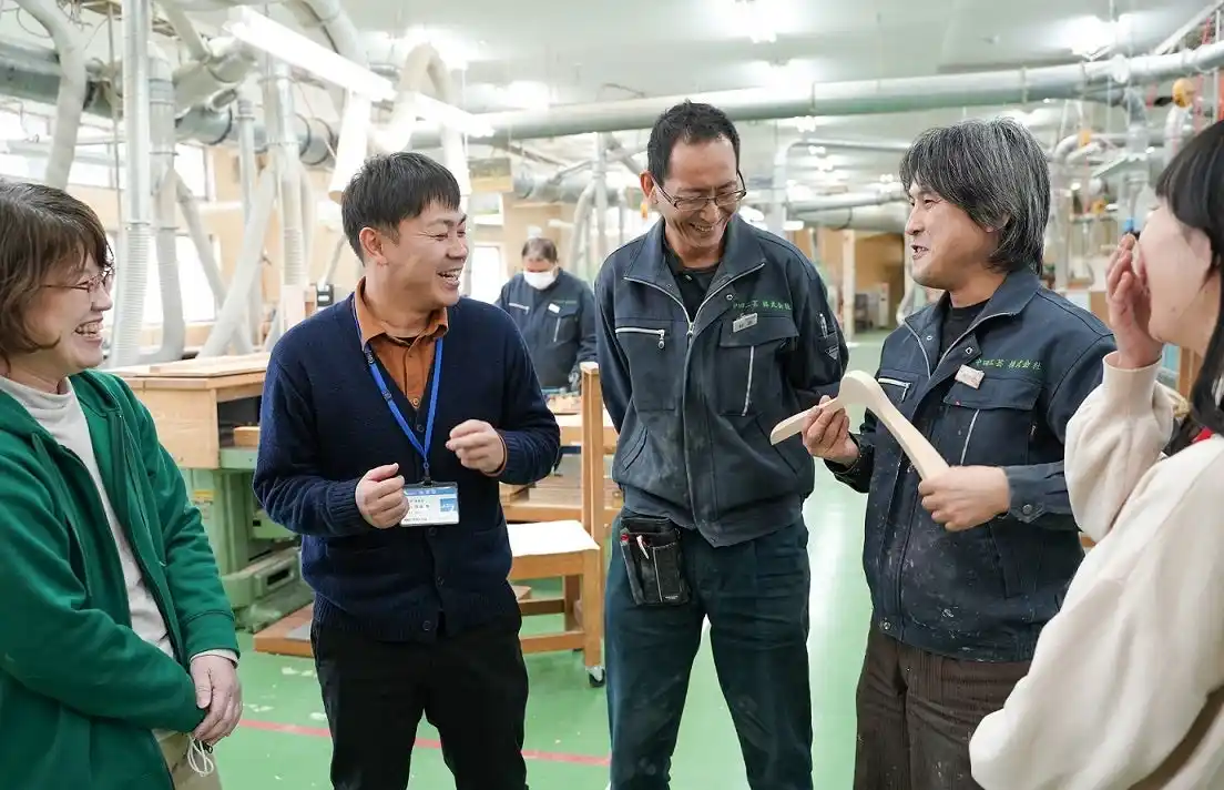 【中田工芸株式会社】 【創業80年】ハンガー職人に学び、体験する。日本唯一の木製ハンガー工場で「ファクトリーツアー2026」！職人主演の短編映画も限定公開｜NAKATA HANGER