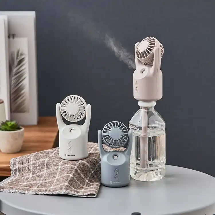 ペットボトルにセットするとミストファンに早変わり！ユニークな設計も魅力な「ペットボトルにも挿せるミストハンディファン」がLife on Productsから新発売