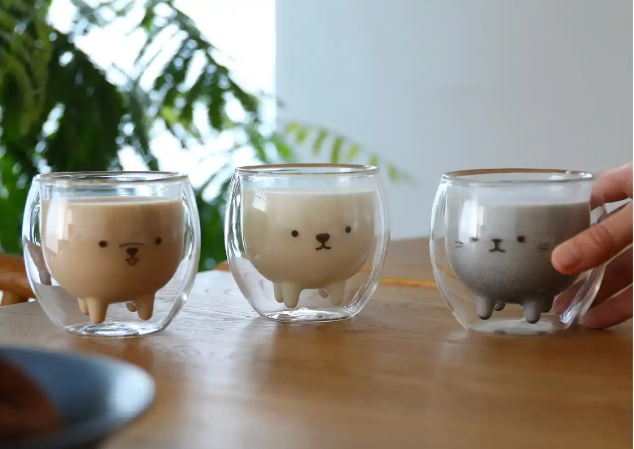 【株式会社シービージャパン】 【新商品】飲み物の中にアニボールが！？かわいくて実用的な耐熱ガラスのダブルウォールグラスが登場