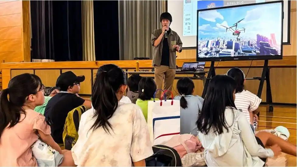 【RED MAKER株式会社】 夏の終わりの思い出に。2025年8月30日（土）RED° TOKYO TOWERで『夏休みドローン組み立て体験ワークショップ』開催！