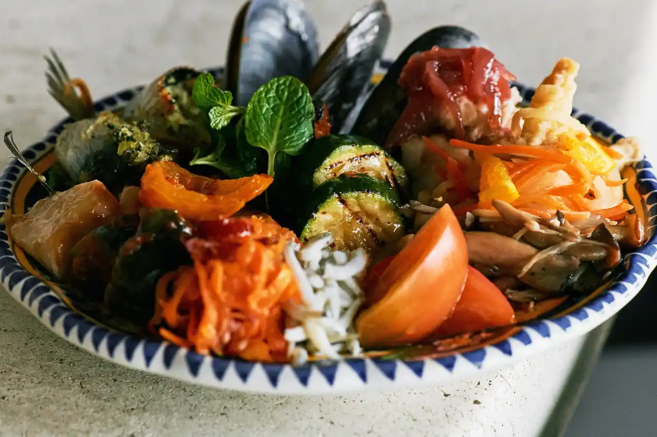 【東京・北千住】北千住にこんなワイン酒場が欲しかった！日々に寄り添うワイン酒場『HiBi』がオープン。本格的な洋食と共に、ワインや自家製サワーを楽しむ。素敵な空間と気持ちのいい接客で、楽しい時間を！