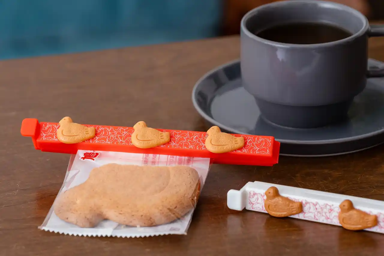 【8月10日は鳩の日】鳩サブレーをモチーフにした「袋留めクリップ」「ジッパーバッグ」を販売します。