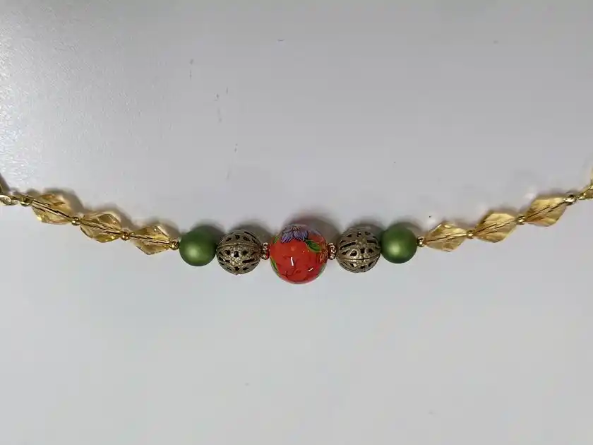 和柄ビーズを中心にした華やかな羽織紐