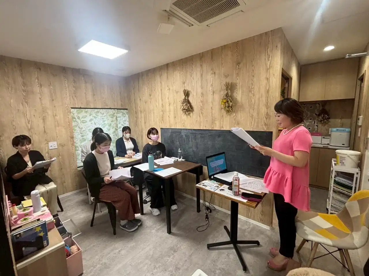 長崎県長崎市に位置する【Shiho Dental Clinic】（院長：福本志保先生）にて歯科心理接遇セミナーを実施しました