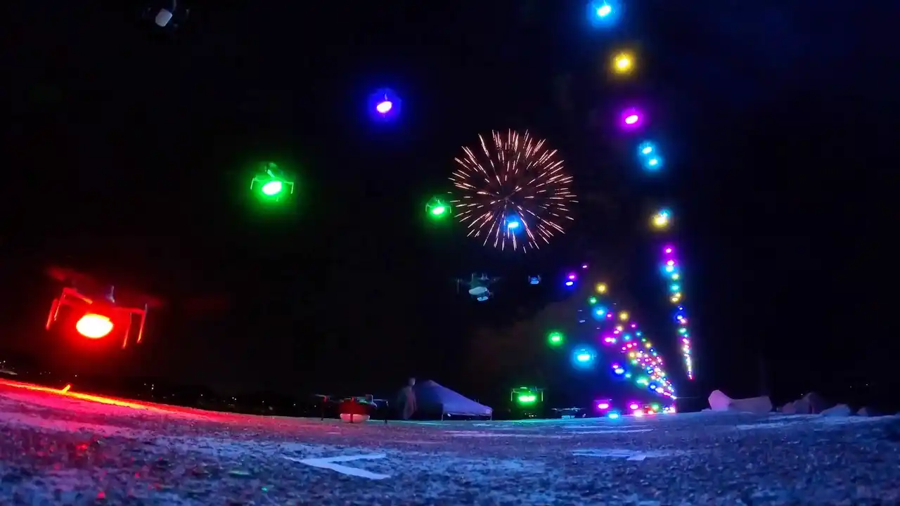 ドローンショーサービスの取扱いを開始--株式会社White Crowと業務協力を開始