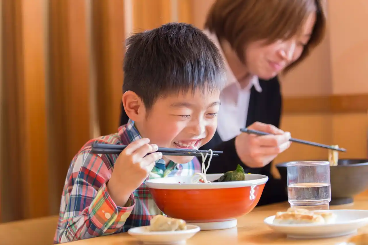 【夏休み応援企画】「九州筑豊ラーメン山小屋」×「ほうじょう温泉 ふじ湯の里」で、7月25日（金）より『麺夏（めんか）まつり2025』開催！麺類を食べると温泉入浴料が無料、夏休みの思い出づくりを応援！