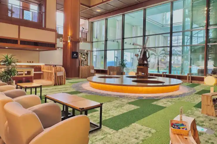 【ウェルカムベビーのお宿/湯の杜ホテル志戸平】キッズエリア「丘の広場」を地元木材店監修でリニューアル！花巻電鉄の”デハ3”がシンボル。唯一無二の「赤ちゃん広場」新設！【岩手花巻の温泉リゾートホテル】