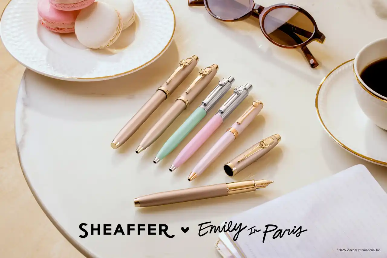 【ダイヤモンド株式会社】 【新商品】アメリカ発祥の筆記具ブランド「シェーファー」より、 新コレクション「シェ―ファー x エミリー・イン・パリス」が発売