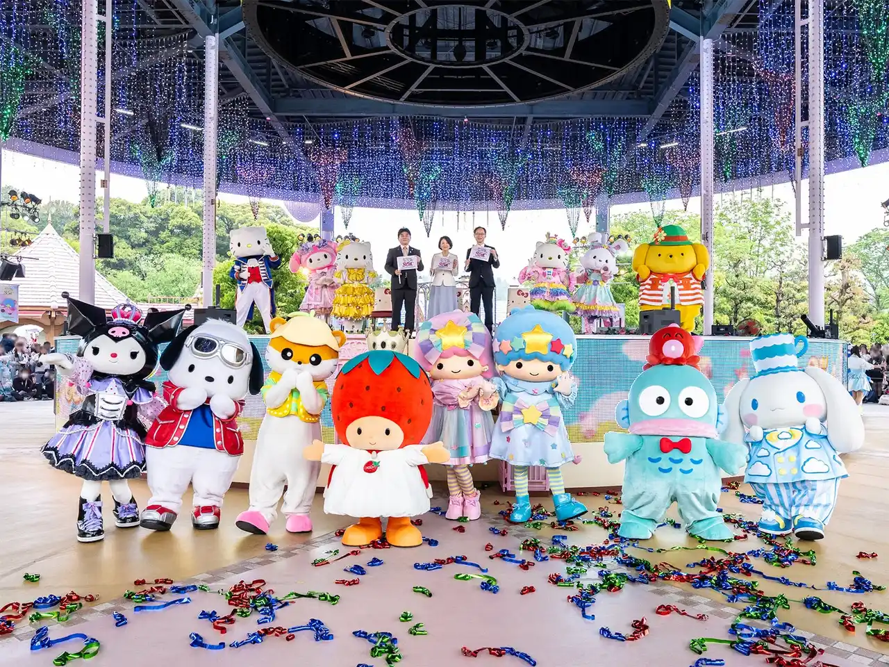 【株式会社サンリオエンターテイメント】 ハーモニーランド35周年イベントスタート 豪華22キャラクター出演の開園日セレモニーをレポート エンタメリゾート化に向け、大分の魅力あふれる食材を活かす“県産県消プロジェクト”も始動！