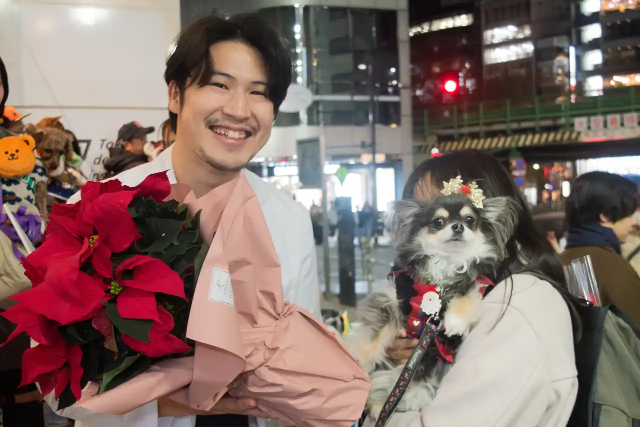 犬猫・ペット業界を支えてくださる保護犬/猫団体や獣医師、ペット関連メーカーへお花を贈り感謝を伝える。にゃんドル☆わんドルチャリティサンタ。ぺットが主役のラジオ番組『にゃんドル☆わんドル』